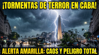 Obelisco de Buenos Aires bajo un temporal violento con rayos y calles inundadas por la alerta amarilla de tormentas.