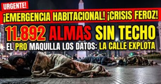 Personas en situación de calle durmiendo frente al Obelisco en CABA, reflejando la crisis habitacional y la indigencia provocada por el ajuste de Jorge Macri y Milei.
