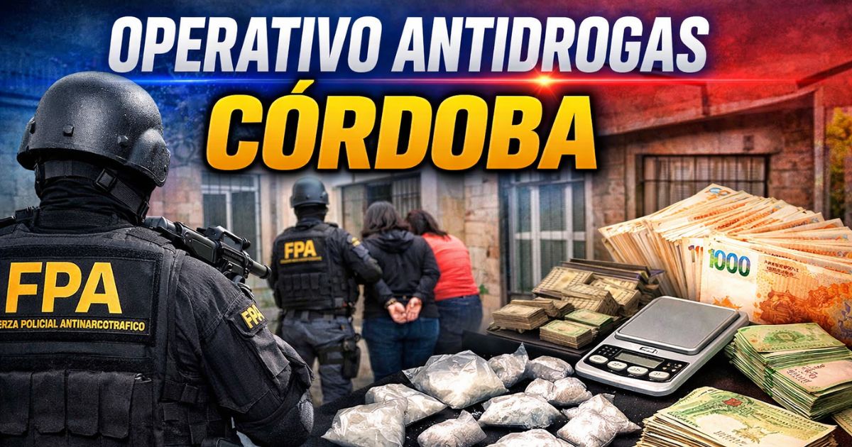 Operativo antidrogas en Córdoba: FPA detiene a madre e hijo acusados de vender cocaína en Río Cuarto. Imagen del procedimiento y dinero secuestrado.