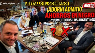 Manuel Adorni sonriendo junto al gabinete de Javier Milei con fajos de dólares y Bitcoin. Escándalo por enriquecimiento ilícito y ahorros en negro.
