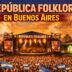 Festival República Folklore en Buenos Aires con miles de personas celebrando la música popular argentina entre fuegos artificiales y banderas celestes y blancas.