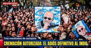 Multitudinaria despedida al Indio Solari. Carteles de fanáticos tras la autopsia oficial que confirmó el ACV y la autorización de la Justicia para su cremación.