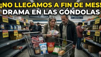 Jubilados angustiados en el supermercado contando los billetes frente a un changuito casi vacío, reflejando la brutal caída del consumo, la inflación y el ajuste económico en Argentina.