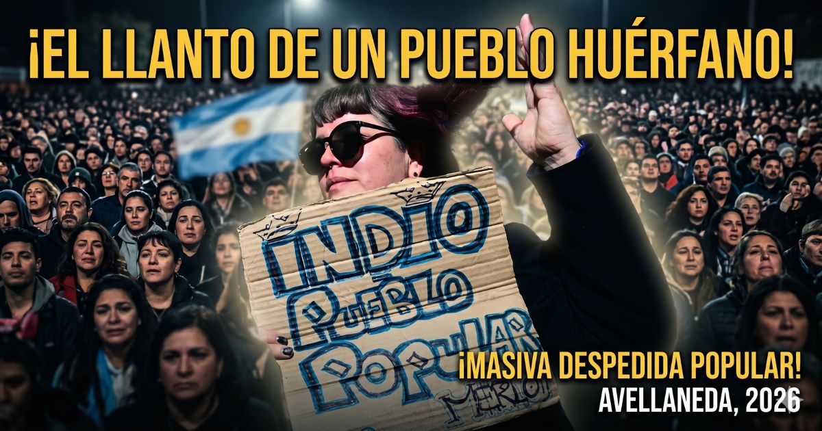 Multitud desconsolada en el velatorio masivo del Indio Solari en Avellaneda. Miles de argentinos lloran al ídolo popular con banderas y carteles, evidenciando la tristeza de un pueblo frente al desprecio y la insensibilidad del gobierno de Javier Milei.