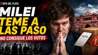 Javier Milei preocupado ante la falta de votos para suspender las PASO, con la Casa Rosada, una urna electoral y el Congreso de fondo.