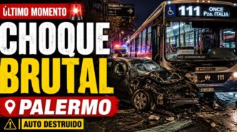 Choque en Palermo entre un auto destruido y un colectivo de la línea 111 en avenida Santa Fe