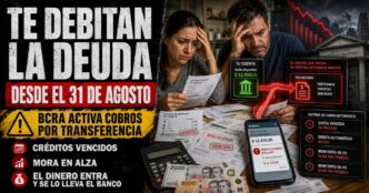 Celular con aplicación financiera abierta junto a billetes de pesos argentinos y notificación de débito bancario.