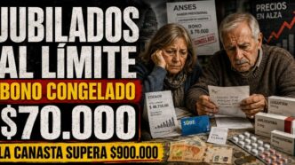 Conductor en el estudio de noticias de Info del Plata Noticias presentando informe sobre el bono congelado de $70.000 a jubilados y los aumentos de septiembre.