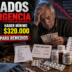 Un jubilado argentino contando monedas frente a una receta médica y una boleta de servicios en una mesa de cocina.