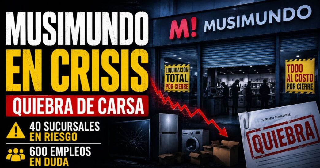 Conductor en el estudio de noticias de Info del Plata Noticias presentando informe sobre la quiebra de Carsa S.A. (Musimundo) y los 600 empleos en peligro.