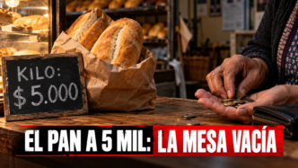 Mostrador de panadería con balanza marcando el aumento del precio del pan a 5000 pesos