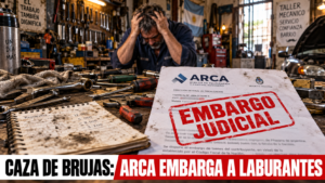 Notificación digital en un teléfono con aviso de embargos de ARCA a un comerciante